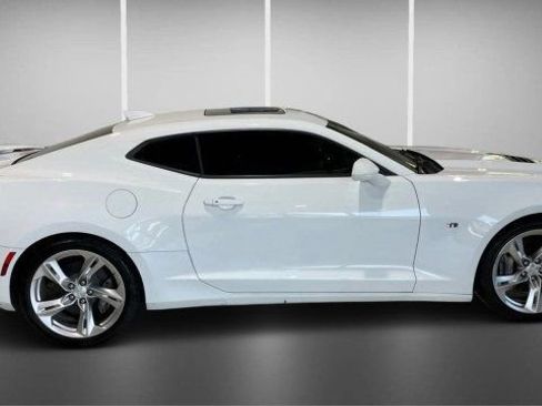 Used 2021 Chevrolet Camaro SS RWD image 4