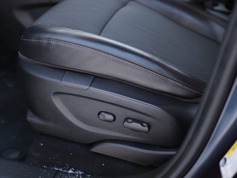 Used 2019 Chevrolet Trax LT w/ LT Convenience Package image 19