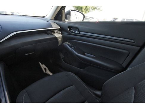Used 2024 Nissan Altima 2.5 S FWD image 13