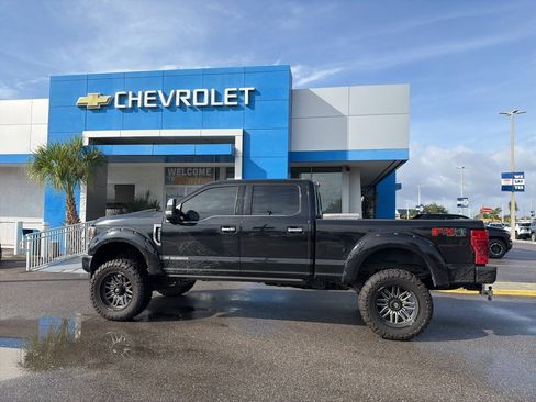 Used 2020 Ford F250 Platinum w/ FX4 Off-Road Package image 5