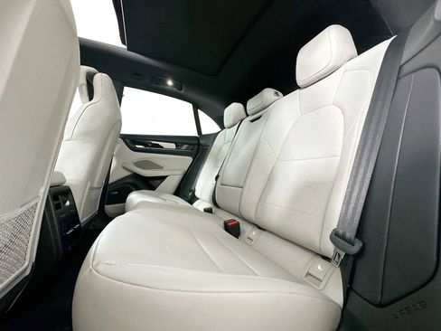 Certified 2025 Porsche Macan Electric image 23