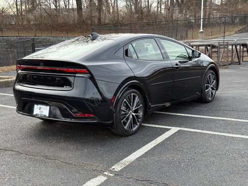 Used 2025 Toyota Prius XLE image 3