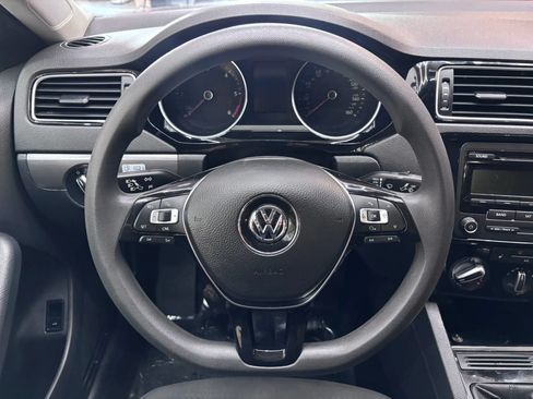 Used 2015 Volkswagen Jetta TDI S FWD image 12
