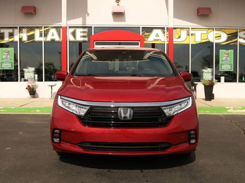 Used 2024 Honda Odyssey Touring image 2