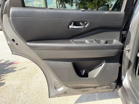 Used 2024 Nissan Pathfinder SL FWD image 28