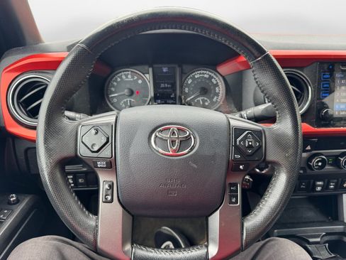 Used 2018 Toyota Tacoma TRD Sport w/ Technology Package AWD/4WD image 10