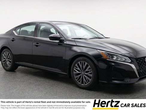 Used 2025 Nissan Altima 2.5 SV FWD image 1