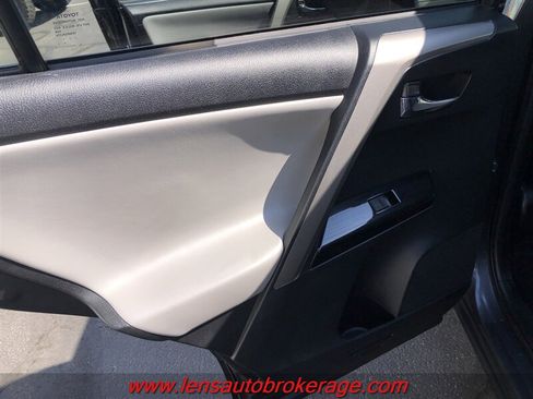 Used 2018 Toyota RAV4 Limited FWD image 17