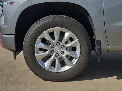 Certified 2025 Chevrolet Silverado 1500 Custom RWD image 9