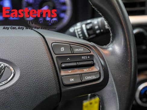 Used 2022 Hyundai Venue SEL image 16