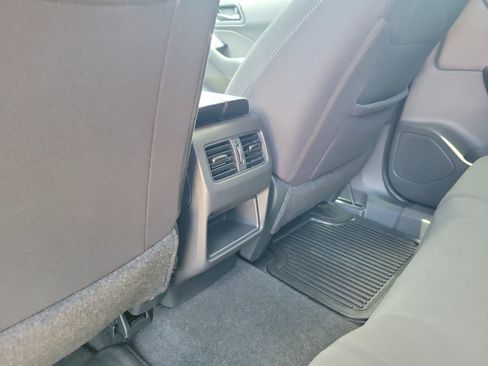 Used 2024 Nissan Rogue S FWD image 12