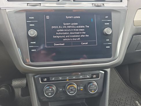 Used 2021 Volkswagen Tiguan SE AWD/4WD image 19