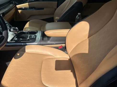 Used 2024 Kia Carnival EX FWD image 27