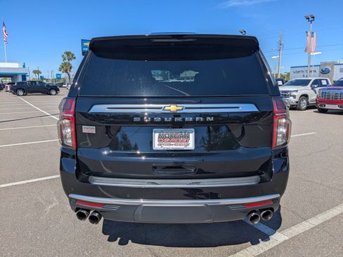Used 2024 Chevrolet Suburban High Country image 5