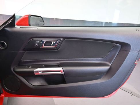 Used 2017 Ford Mustang Coupe image 32