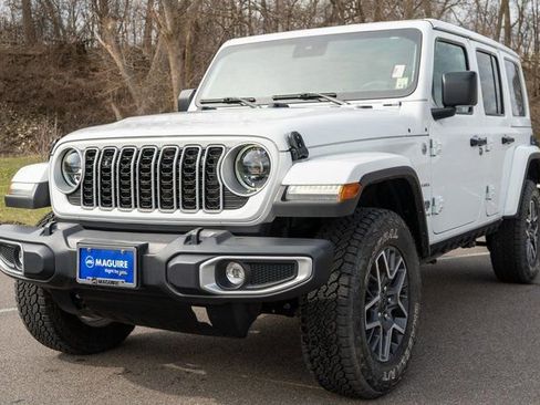 Used 2024 Jeep Wrangler Sahara image 2
