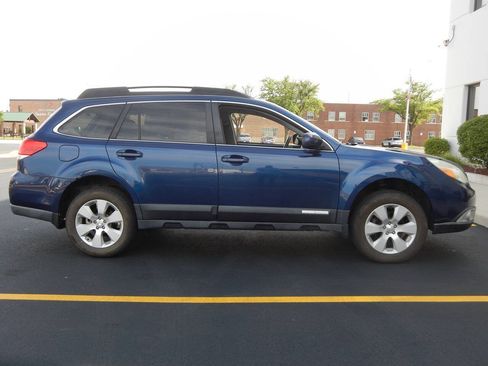 Used 2011 Subaru Outback 2.5i Premium w/ All-Weather Pkg AWD/4WD image 20