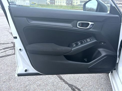 Used 2023 Honda Civic Sport image 9