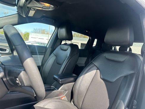 Used 2024 Jeep Compass Latitude image 30