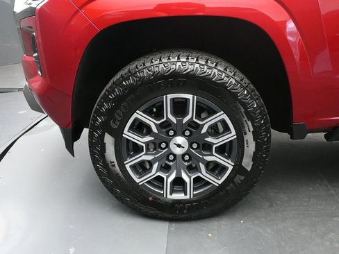 Used 2024 Chevrolet Colorado Z71 w/ Z71 Convenience Package 2 image 27