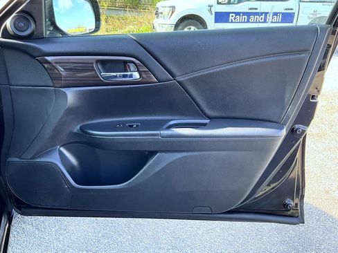 Used 2016 Honda Accord EX image 17