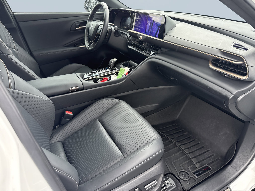 Used 2025 Toyota Crown Signia AWD/4WD image 32