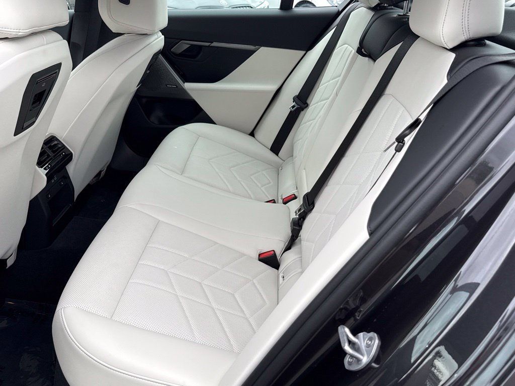 Used 2026 BMW 530i w/ M Sport Package RWD image 33