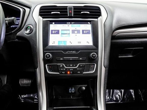 Used 2019 Ford Fusion SE image 22