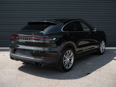 Certified 2024 Porsche Cayenne S AWD/4WD image 29