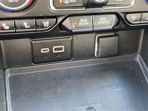 Used 2023 Chevrolet Suburban Premier image 26