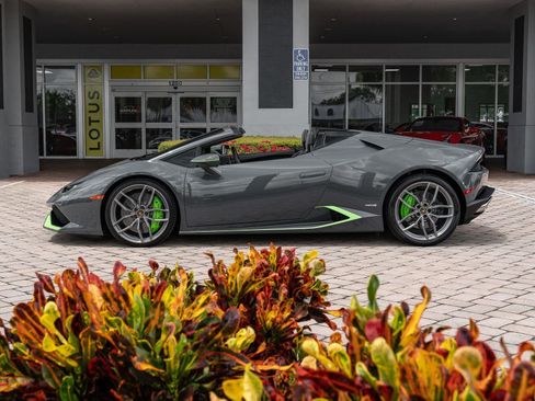 Used 2016 Lamborghini Huracan LP 610-4 image 7