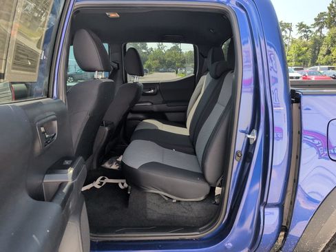 Used 2023 Toyota Tacoma TRD Off-Road w/ Technology Package RWD image 11