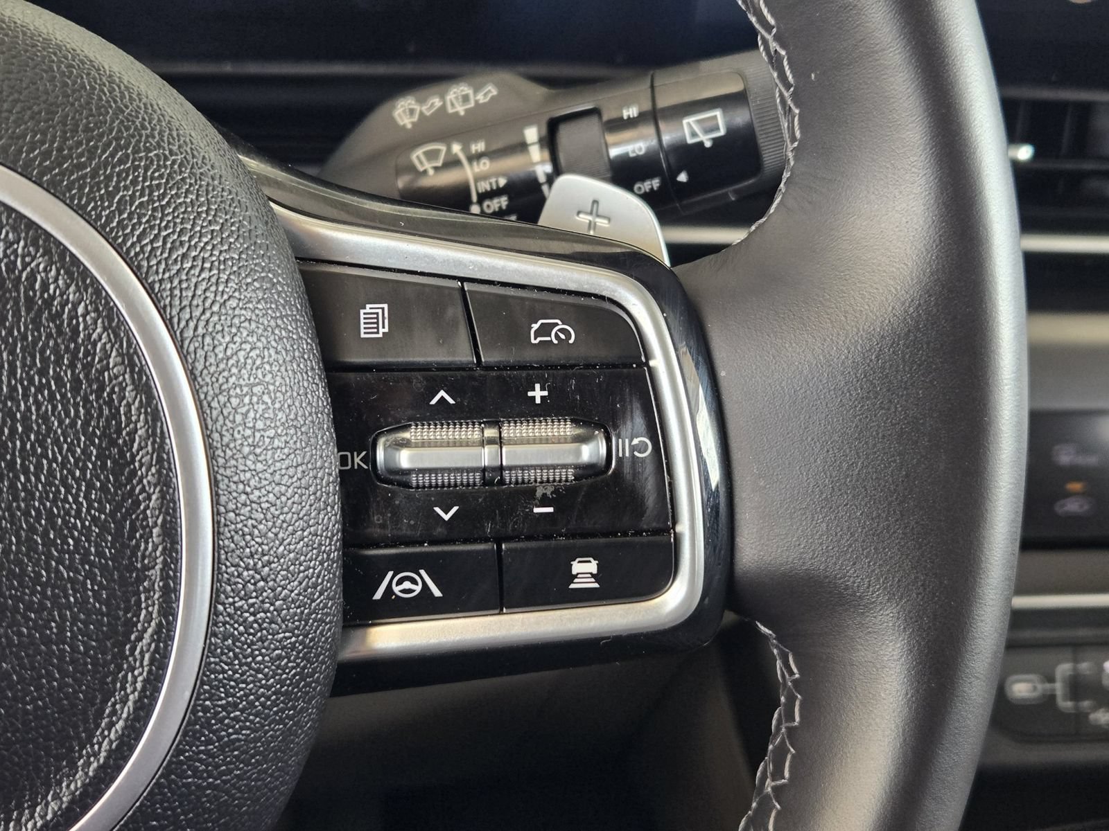 Used 2026 Kia Carnival LXS FWD image 29