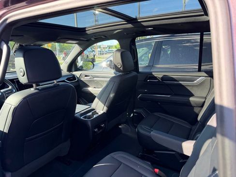 Certified 2024 GMC Acadia Elevation w/ Luxury Package AWD/4WD image 12