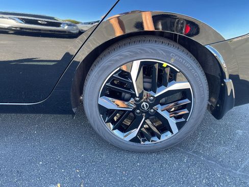 New 2025 Nissan Versa SR image 34