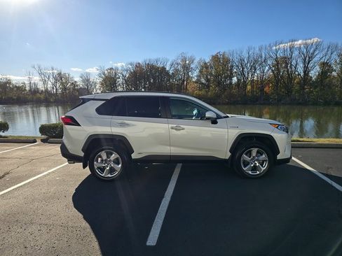 Used 2021 Toyota RAV4 Limited image 5