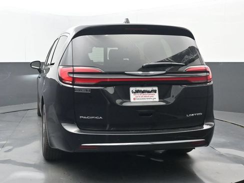 Used 2026 Chrysler Pacifica Limited FWD image 4