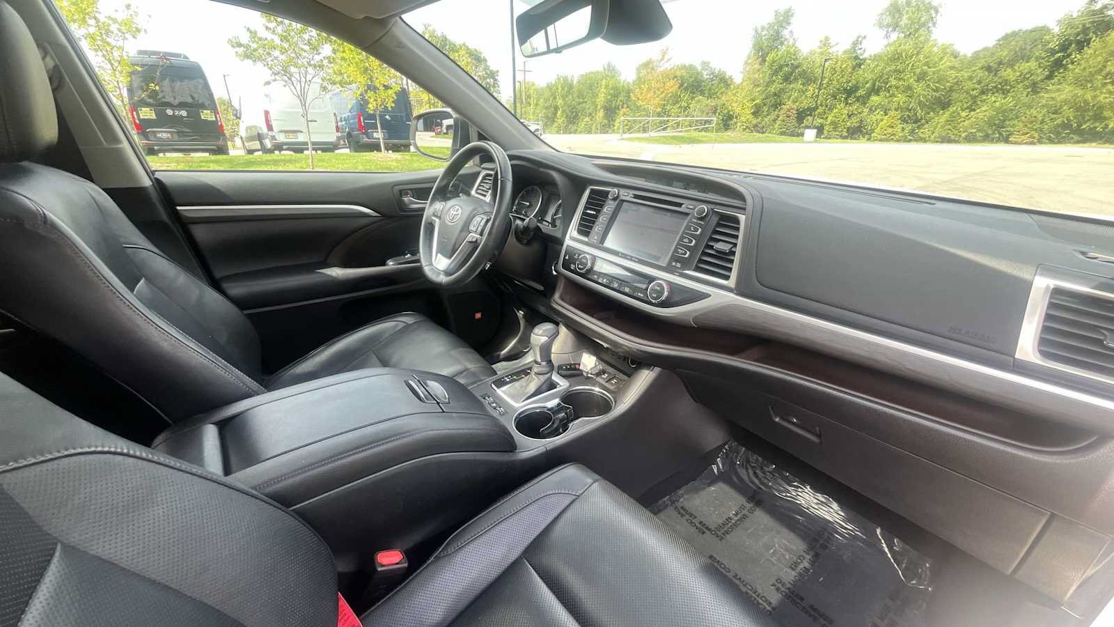 Used 2019 Toyota Highlander Limited AWD/4WD image 10