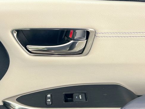 Used 2014 Toyota Avalon Limited image 30