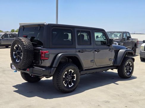 Used 2025 Jeep Wrangler Unlimited Rubicon 4xe w/ Convenience Group AWD/4WD image 4
