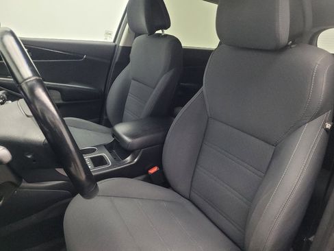 Used 2016 Kia Sorento LX w/ LX Convenience Package image 17