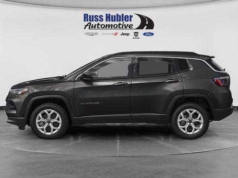 Used 2025 Jeep Compass Limited AWD/4WD image 3