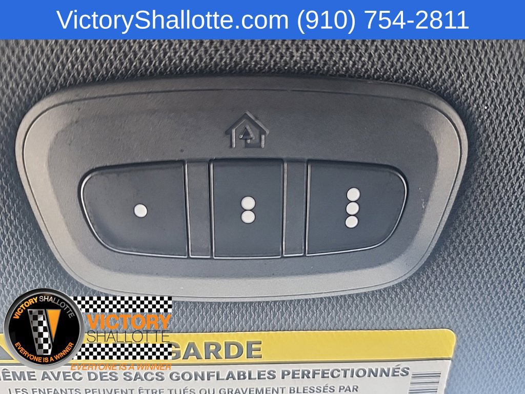 Used 2025 Chrysler Pacifica Limited FWD image 45