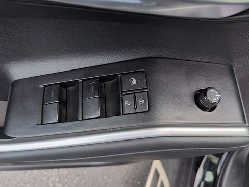 Used 2023 Toyota Highlander XLE AWD/4WD image 15