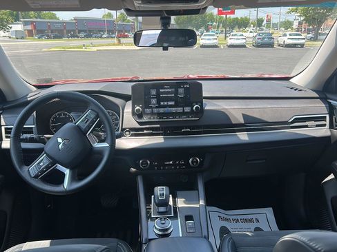 Used 2023 Mitsubishi Outlander SE FWD image 19