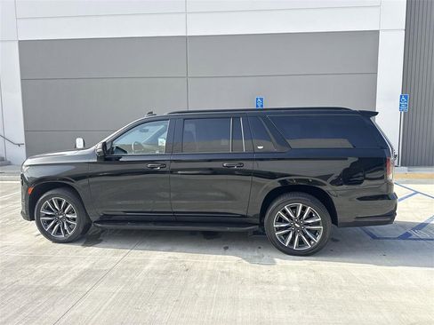 Used 2023 Cadillac Escalade ESV Sport image 6