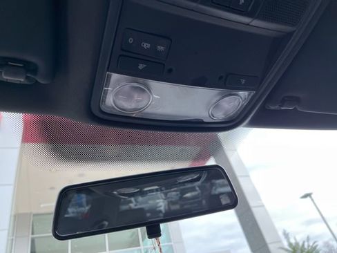 Used 2012 Volkswagen Golf 2-Door image 9