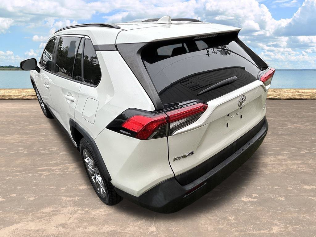 Used 2022 Toyota RAV4 XLE Premium FWD image 7