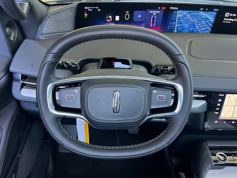 New 2026 Lincoln Navigator Reserve w/ Jet Appearance Package AWD/4WD image 11