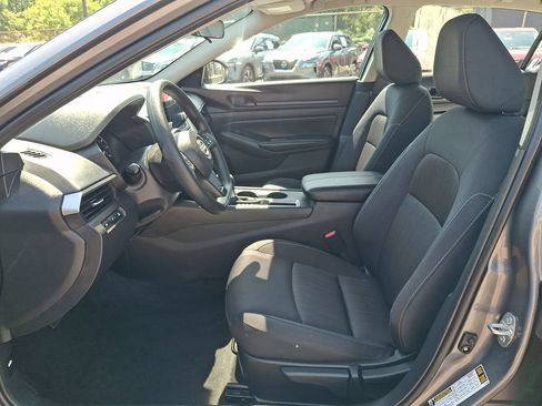 Certified 2025 Nissan Altima 2.5 S FWD image 14